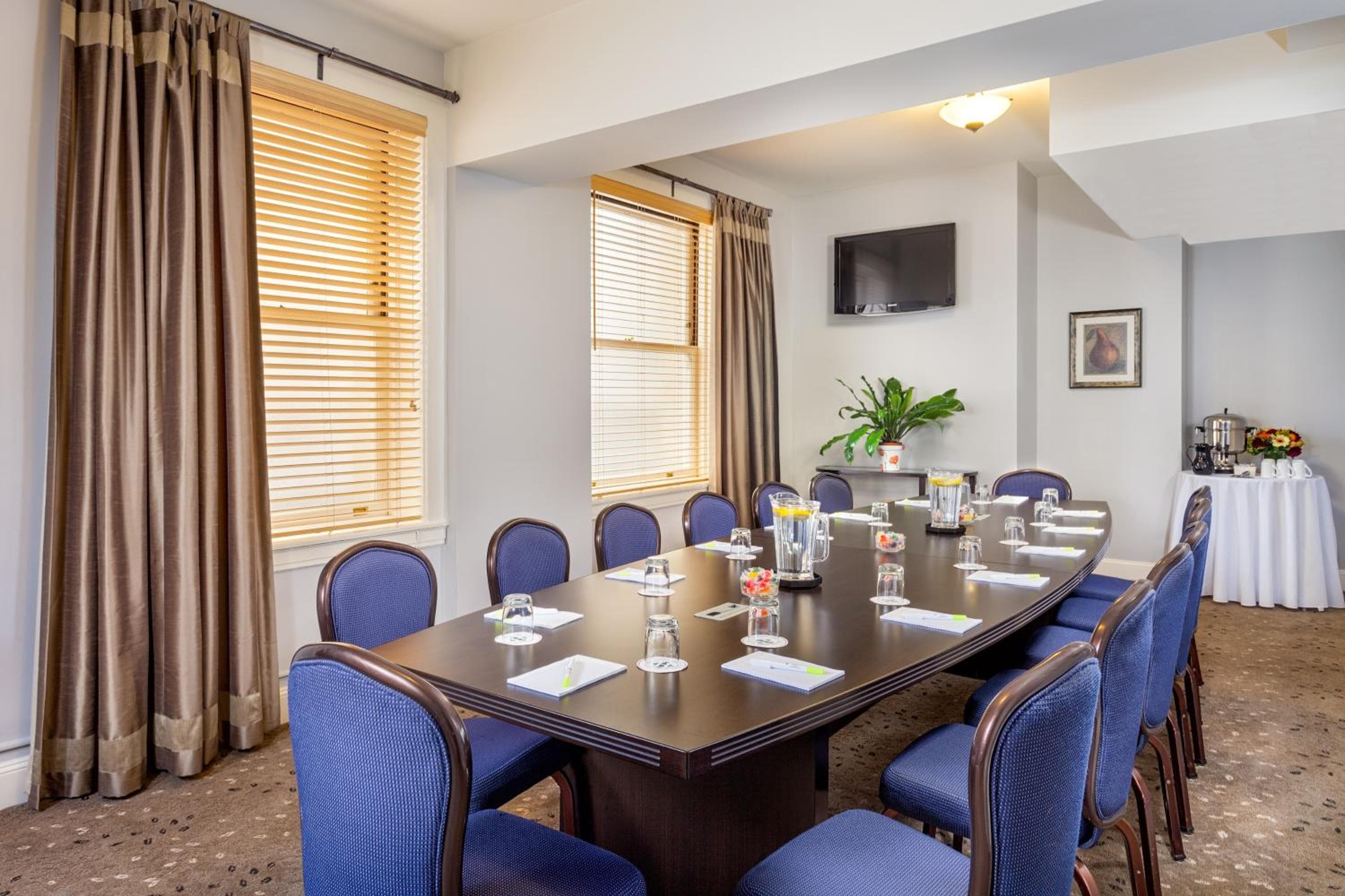 Photograph supplied for Handlery Union Square Hotel