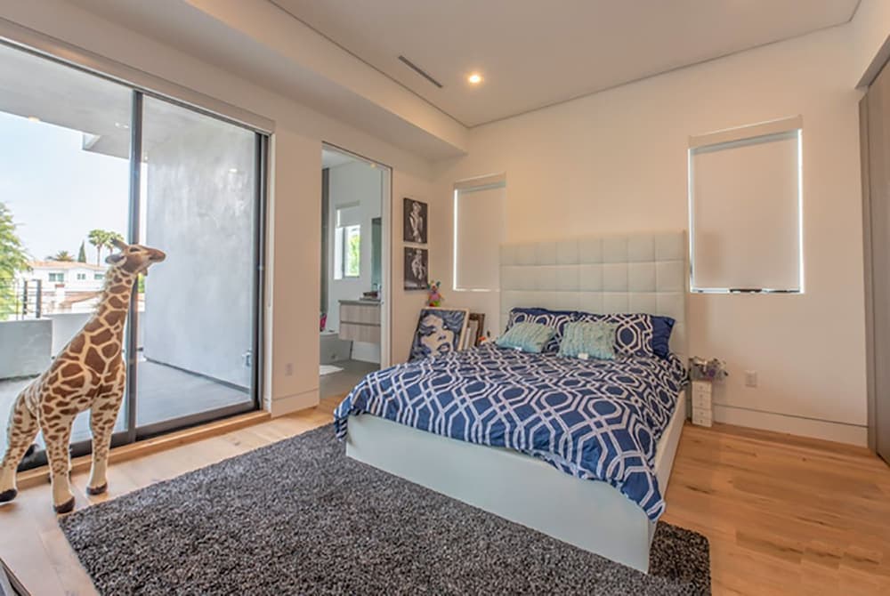 Photograph supplied for Laurel Modern Villa