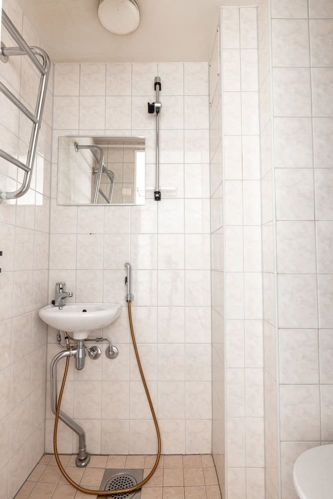 Photograph supplied for 2ndhomes Modern Studio in the Center