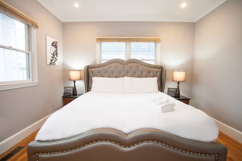 Photograph supplied for Central Boston 5 Bed 2 Bath North End-sleeps 10