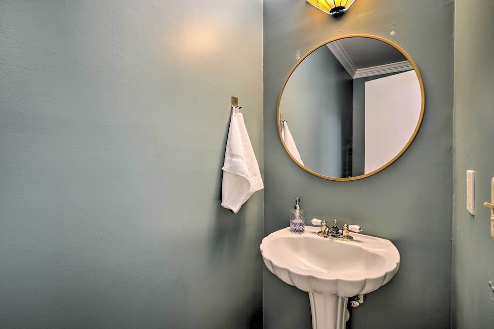 Photograph supplied for Stylish Durham Townhome < 5 Mi to Downtown!