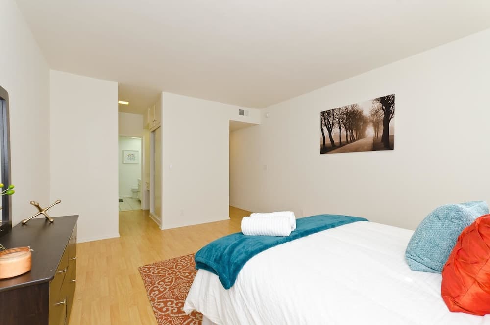 Photograph supplied for LA131 1 Bedroom Apartment By Senstay