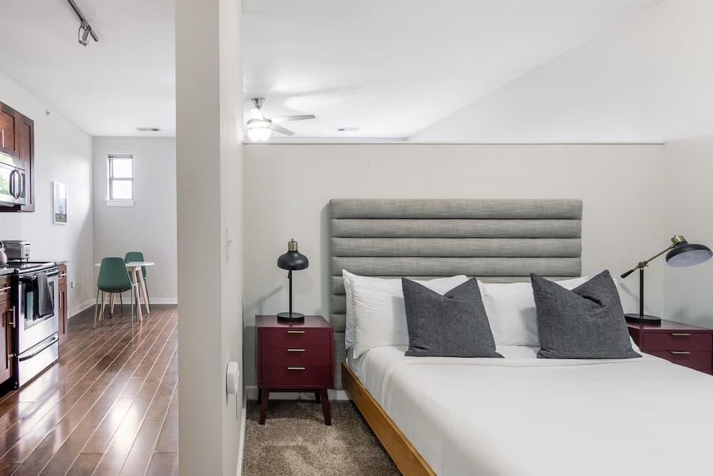 Photograph supplied for Cozysuites Musicrow Astonishing SDO Free Parking52
