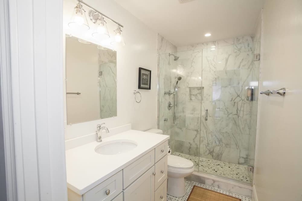 Photograph supplied for Luxury Condo 4 Bed 2 Bath Downtown Boston Sleeps 8