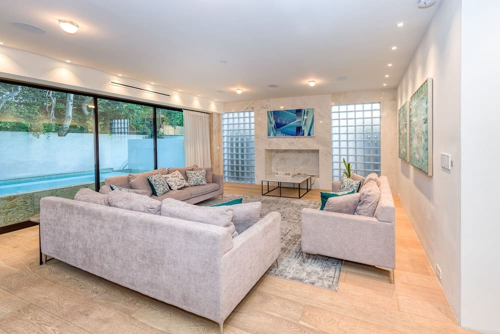Photograph supplied for Dream Beverly Hills Mansion W. Pool