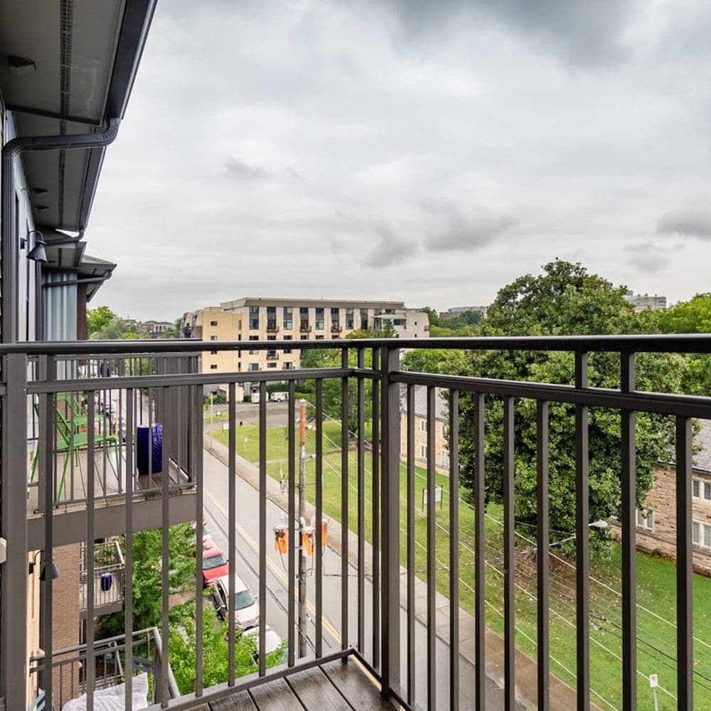 Photograph supplied for Cozysuites Musicrow Astonishing SDO Free Parking52