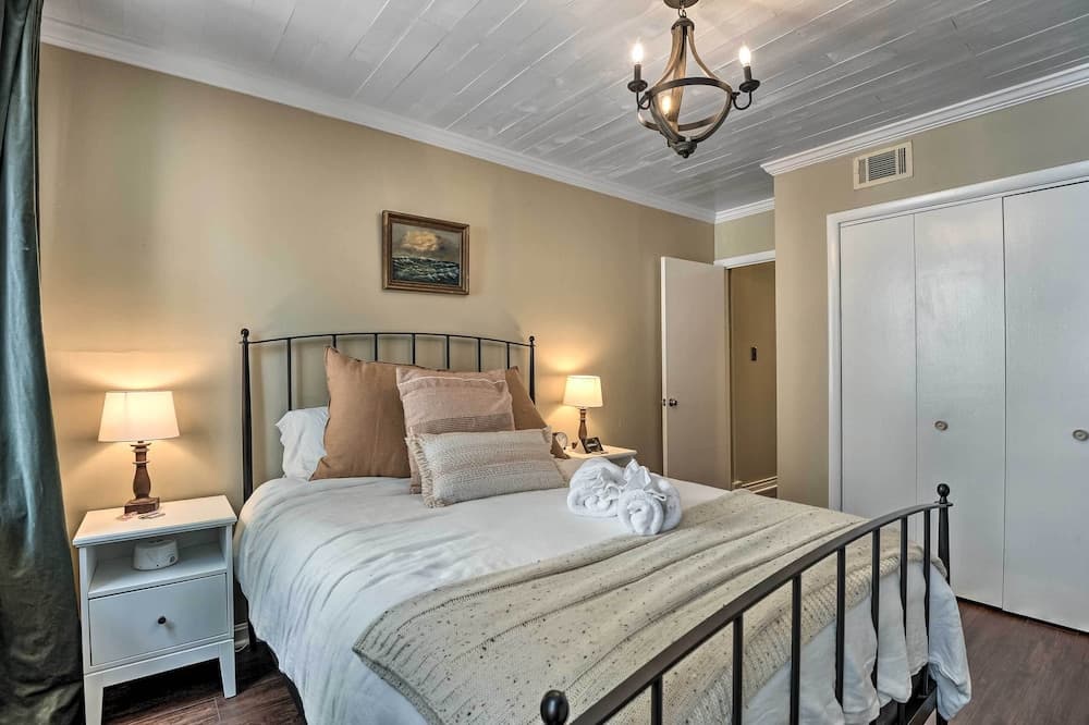 Photograph supplied for Classic Fells Point Condo on Broadway Square!