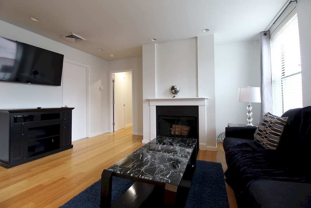 Photograph supplied for Luxury & Stylish 1br/1ba in Boston South End - BU Medical