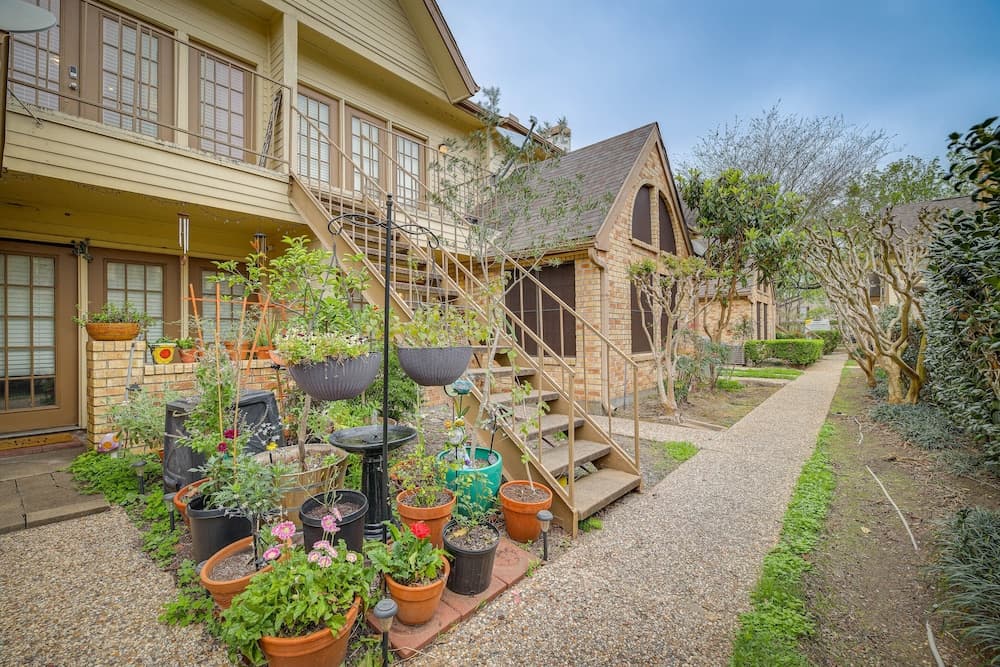 Photograph supplied for Houston Condo w/ Pool Access ~ 2 Mi NRG Stadium!