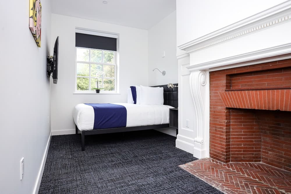 Photograph supplied for Maverick Suites at 28 Fenway