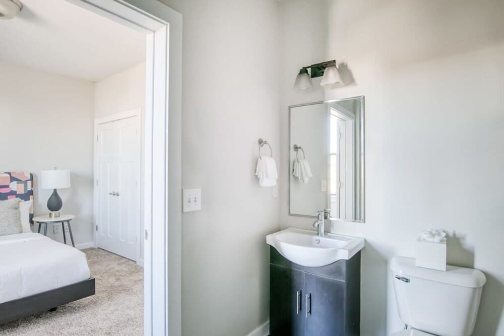 Photograph supplied for Cozysuites Music Row Modern 1BR w Free Parking 32