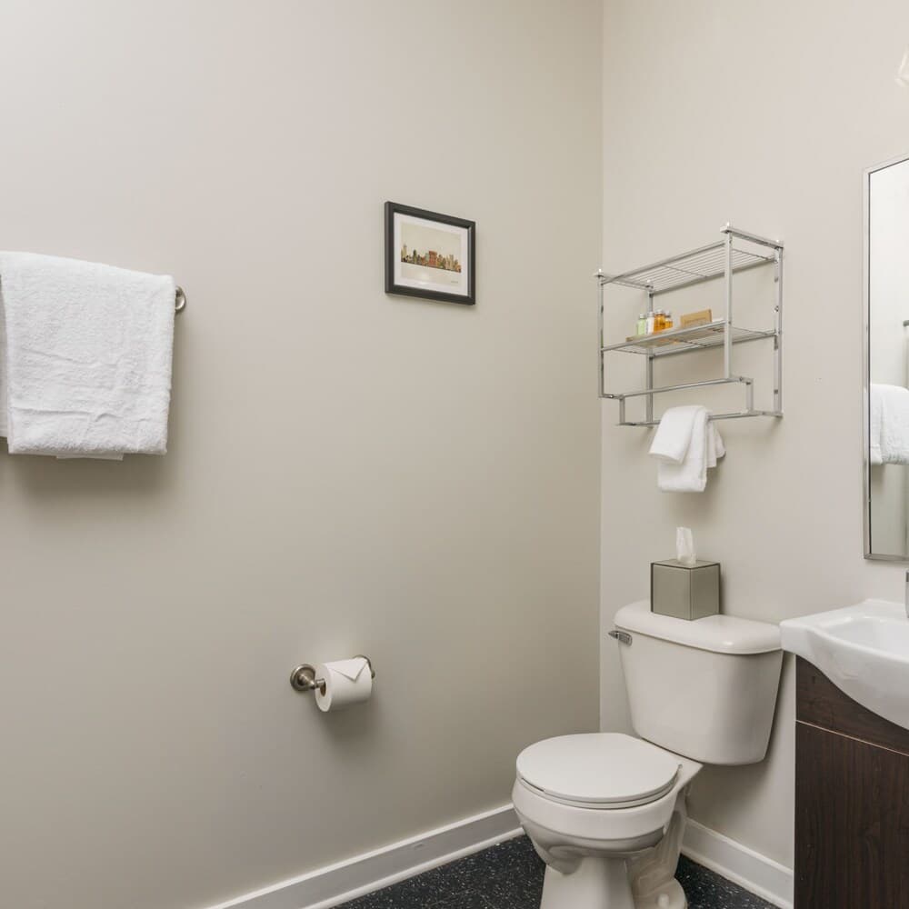 Photograph supplied for Cozysuites Music Row Spacious 2BR Free Parking 40