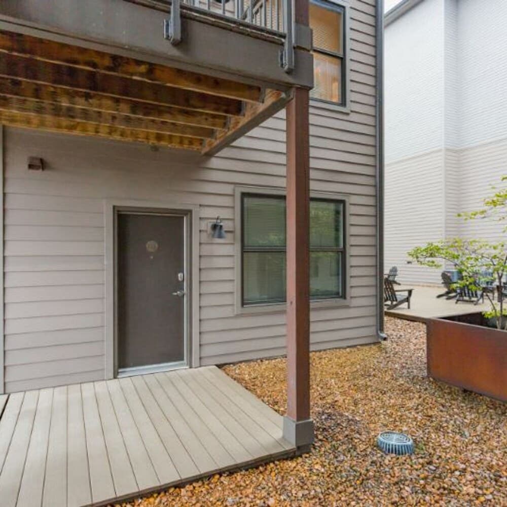 Photograph supplied for Cozysuites Musicrow Elegant 1BR w Free Parking 06