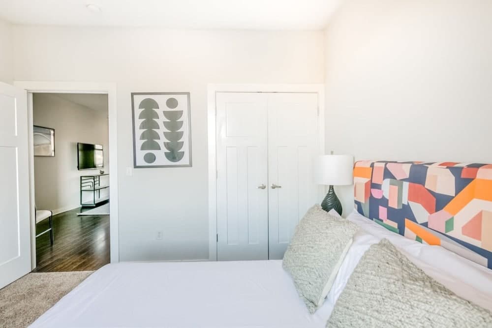 Photograph supplied for Cozysuites TWO Music Row Condos w Parking