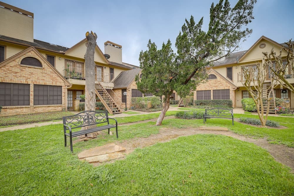 Photograph supplied for Houston Condo w/ Pool Access ~ 2 Mi NRG Stadium!