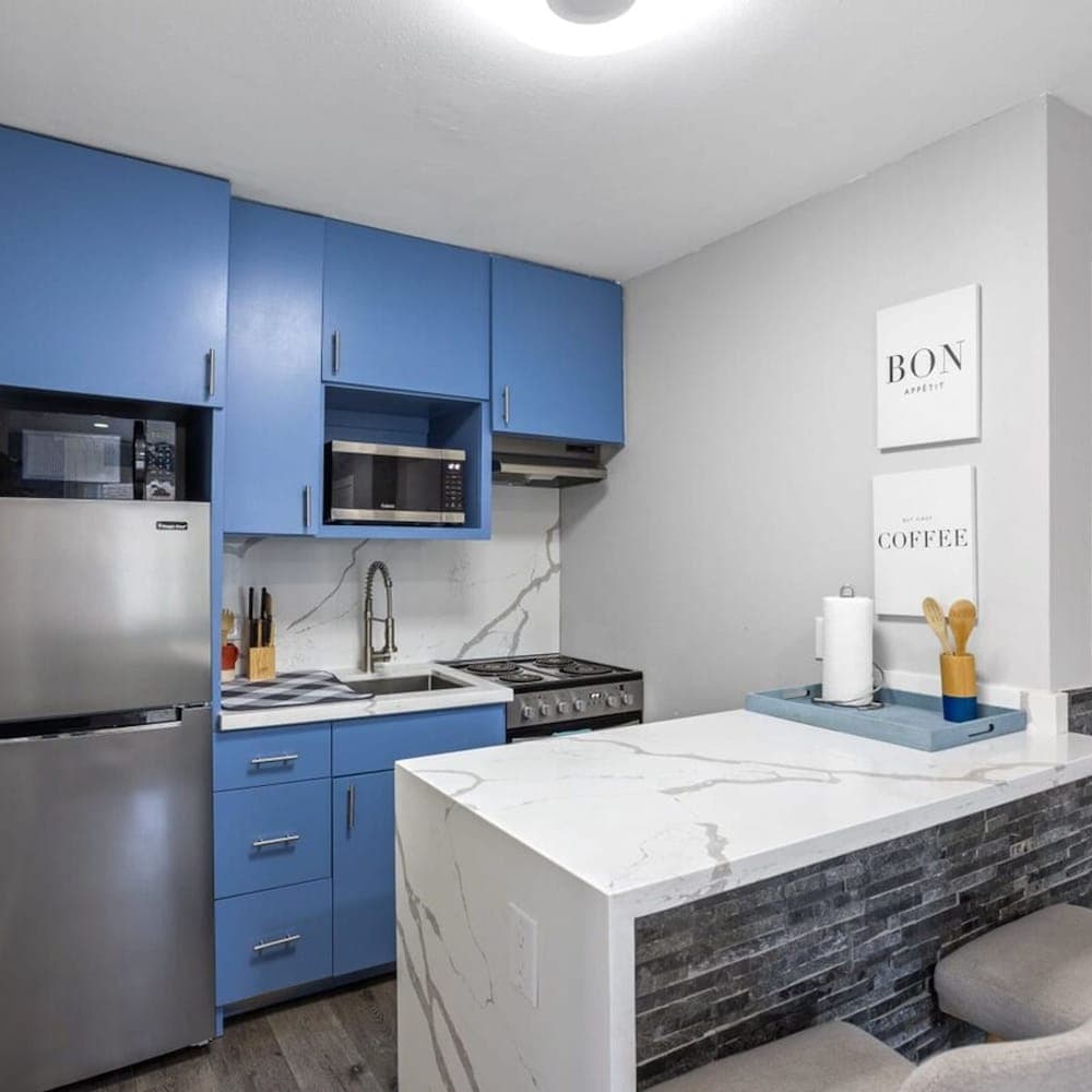 Photograph supplied for Arbor Villas I Sleeps 22 I Central HTX I Parking