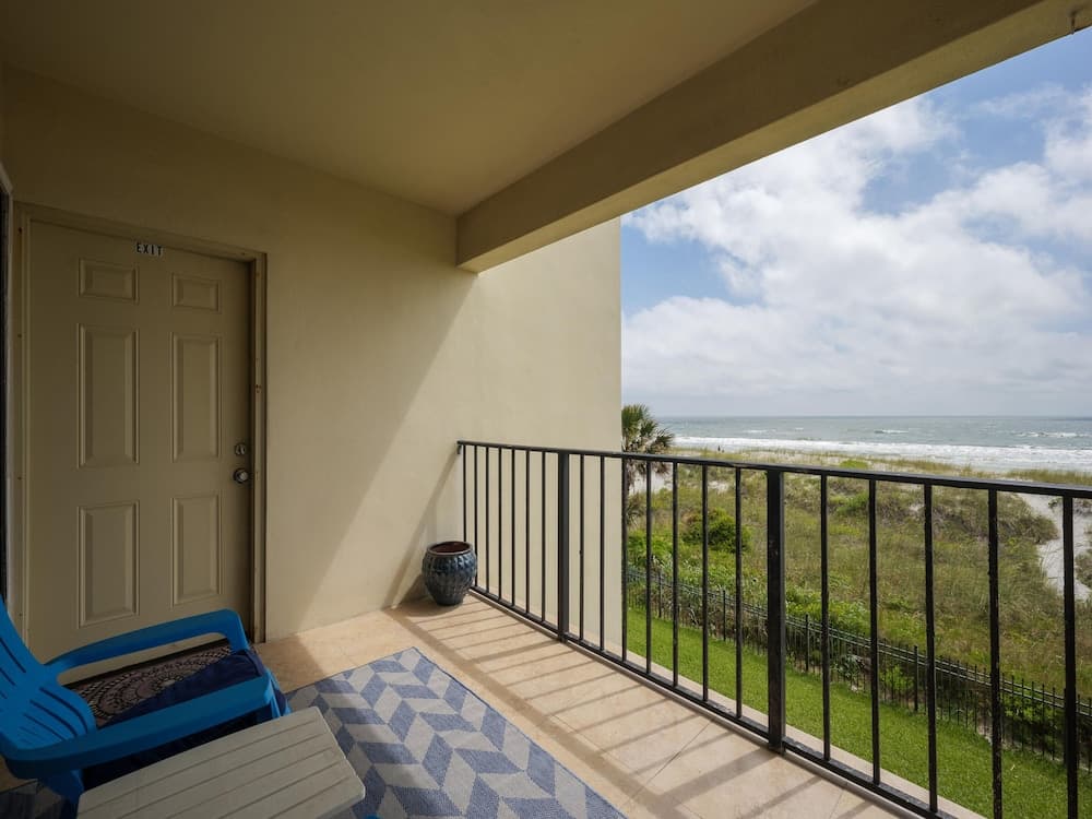 Photograph supplied for Jacksonville Sea Spray 2B by Distinctive Beach Rentals