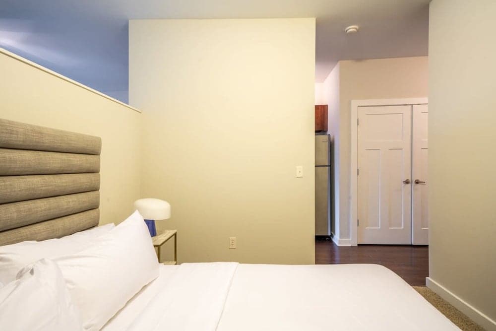 Photograph supplied for Cozysuites Musicrow Astonishing SDO Free Parking08