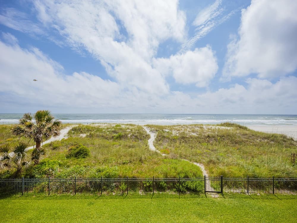 Photograph supplied for Jacksonville Sea Spray 2B by Distinctive Beach Rentals