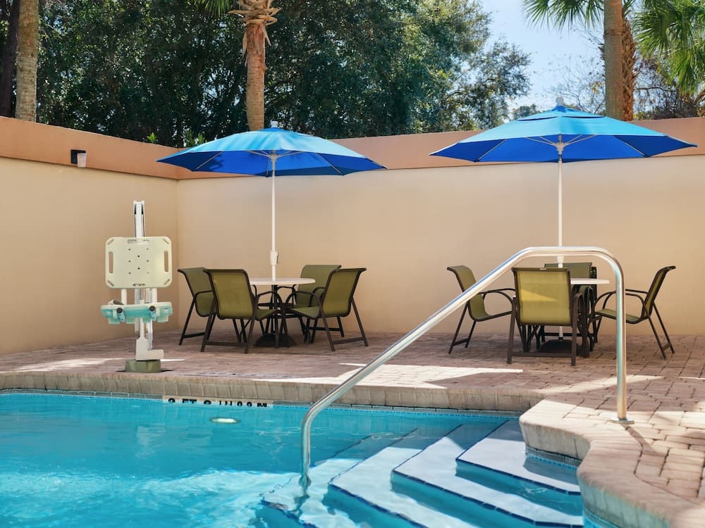 Photograph supplied for Holiday Inn Express & Suites Jacksonville SE- Med Ctr Area by IHG
