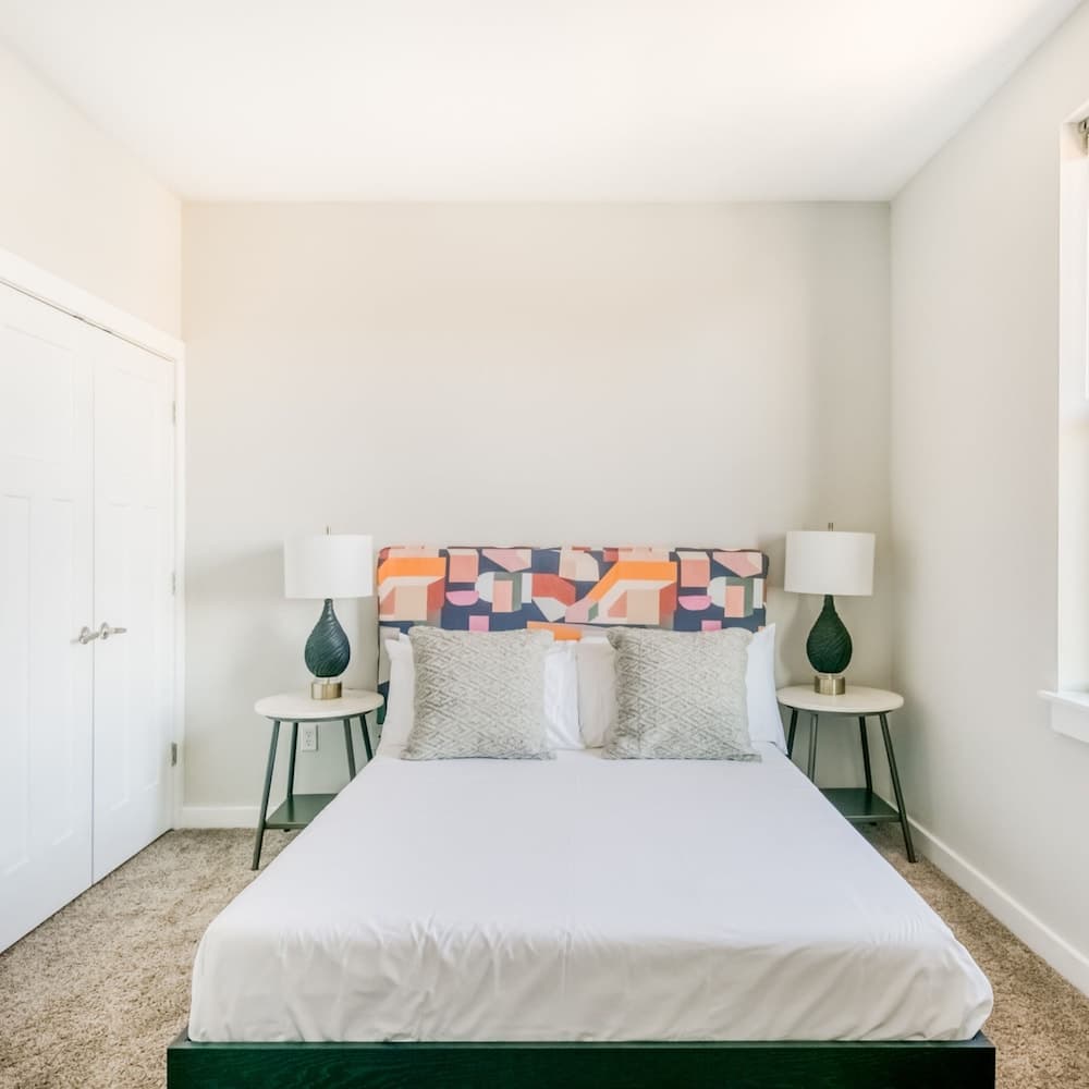 Photograph supplied for Cozysuites Musicrow Classy 1BR w Free Parking 09