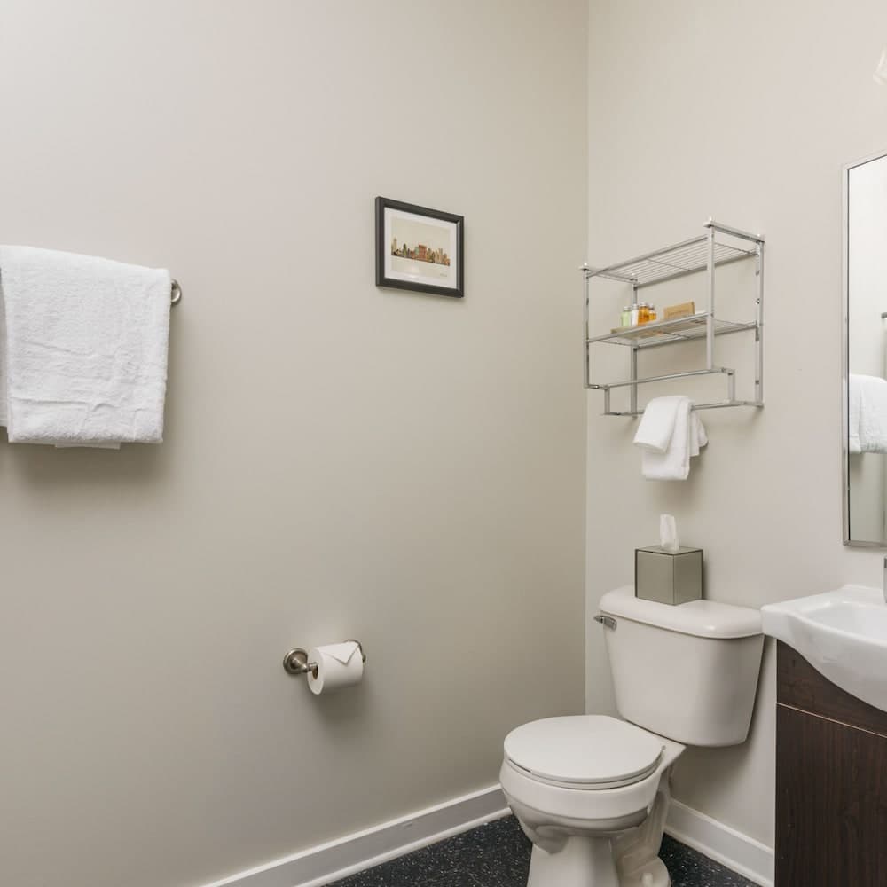Photograph supplied for Cozysuites Music Row Spacious 2BR Free Parking 55
