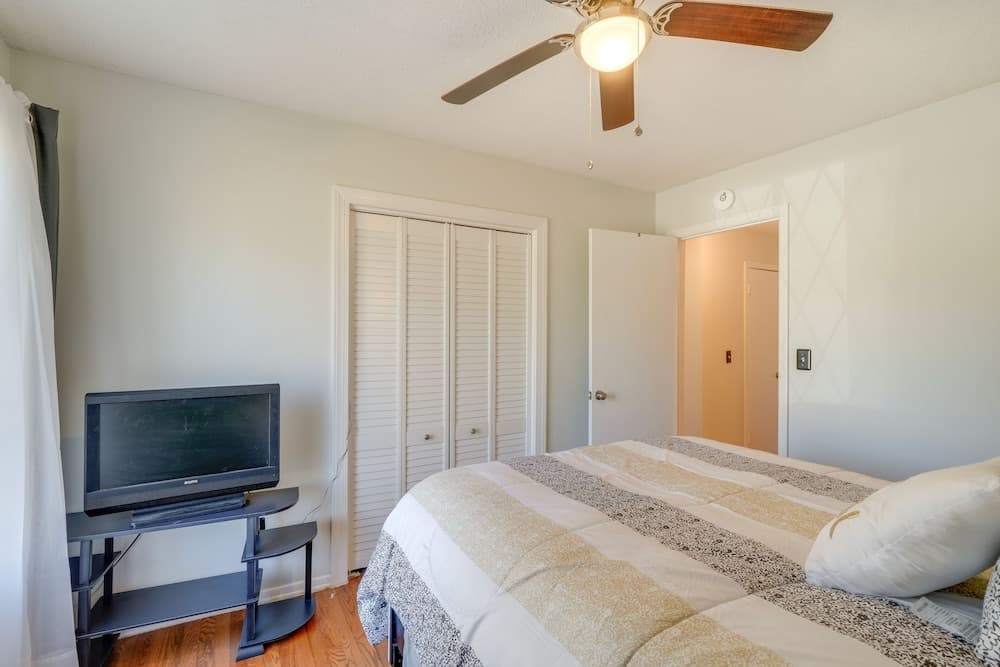 Photograph supplied for Group-friendly Durham Home 6 Mi to Duke University