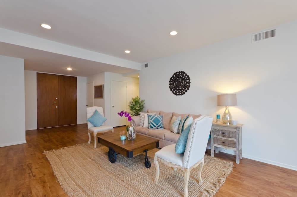 Photograph supplied for LA058 2 Bedroom Apartment By Senstay
