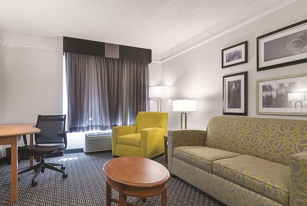 Photograph supplied for La Quinta Inn & Suites by Wyndham Univ Area Chapel Hill