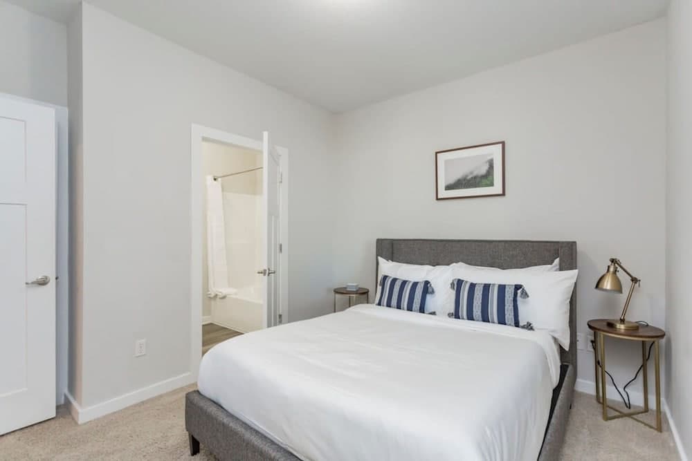 Photograph supplied for Cozysuites Music Row Stylish 2br-free Parking 59