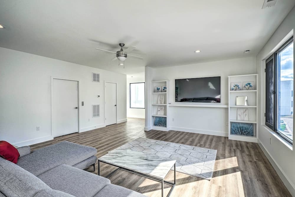 Photograph supplied for Spacious & Modern Townhome 6 Mi to Duke!