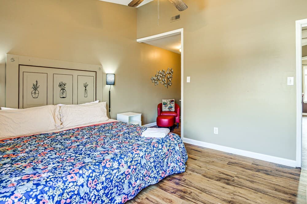 Photograph supplied for Spacious Dundalk Townhome: 8 Mi to Inner Harbor!