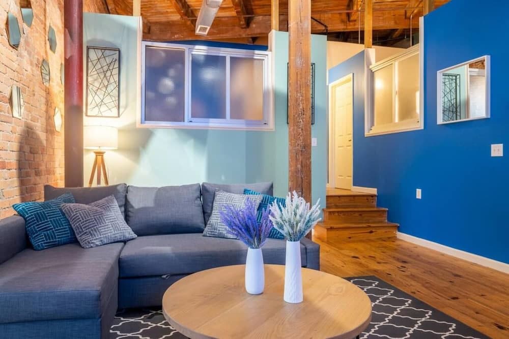 Photograph supplied for 2 Bedroom Apartment with Large Patio, Hammocks