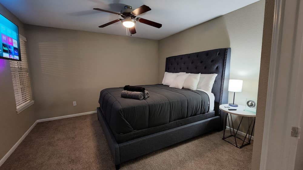 Photograph supplied for Near Nrg - Book For Rodeo - 2 Bedroom 2 Bath - Resort Style Pool