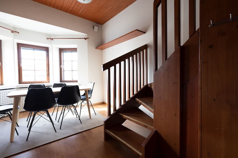 Photograph supplied for 2ndhomes 2-Story Penthouse w Balcony