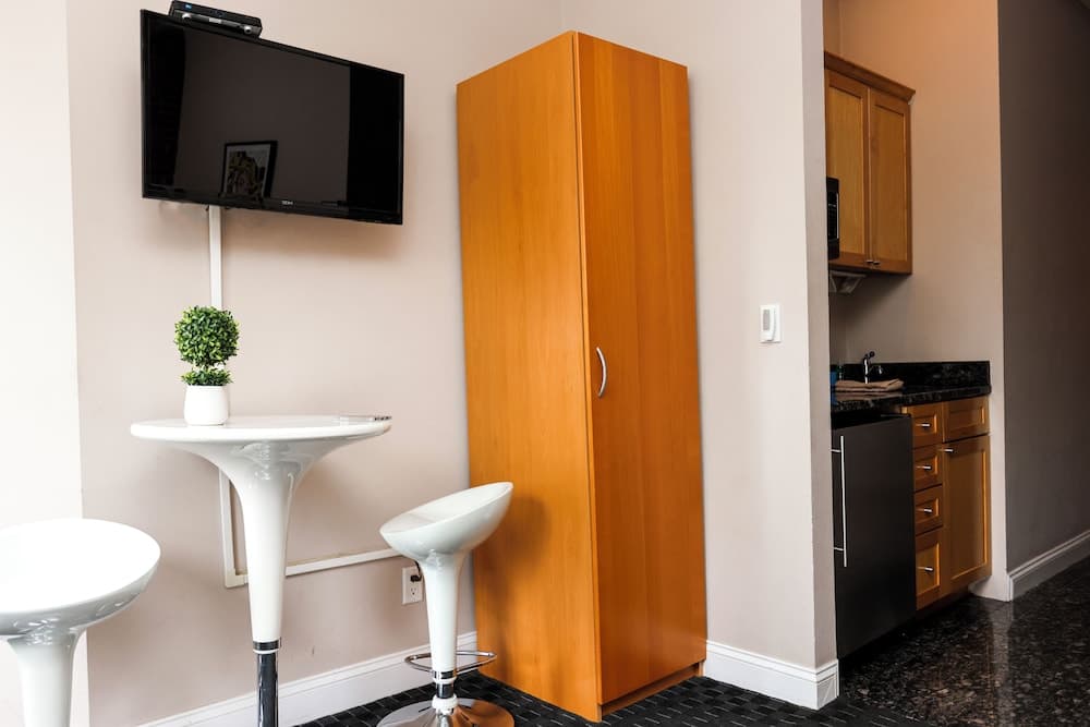 Photograph supplied for Maverick Suites at 400 Columbus Ave