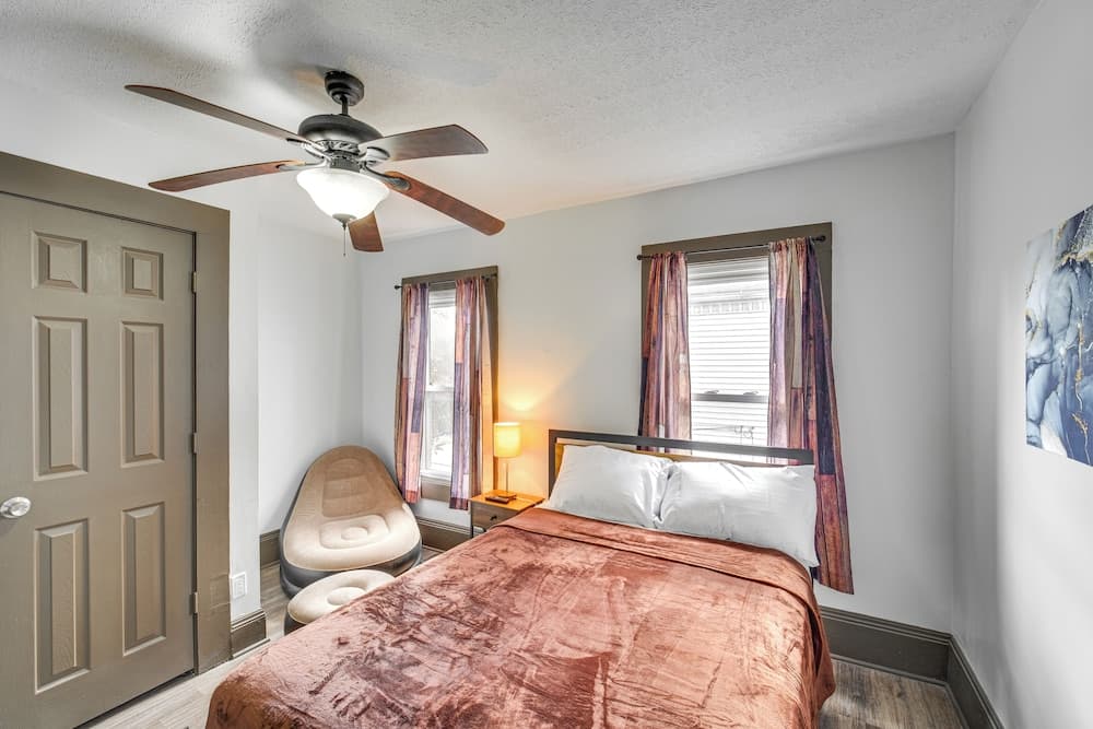 Photograph supplied for 4 Mi to Dtwn: Home w/ Patio in Cleveland!