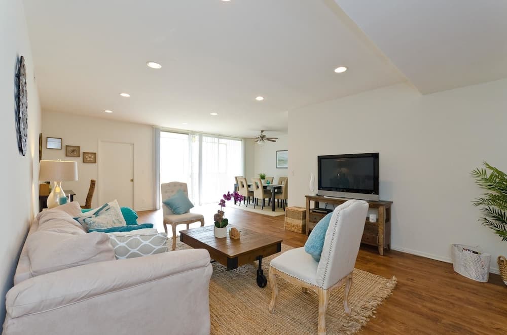 Photograph supplied for LA058 2 Bedroom Apartment By Senstay