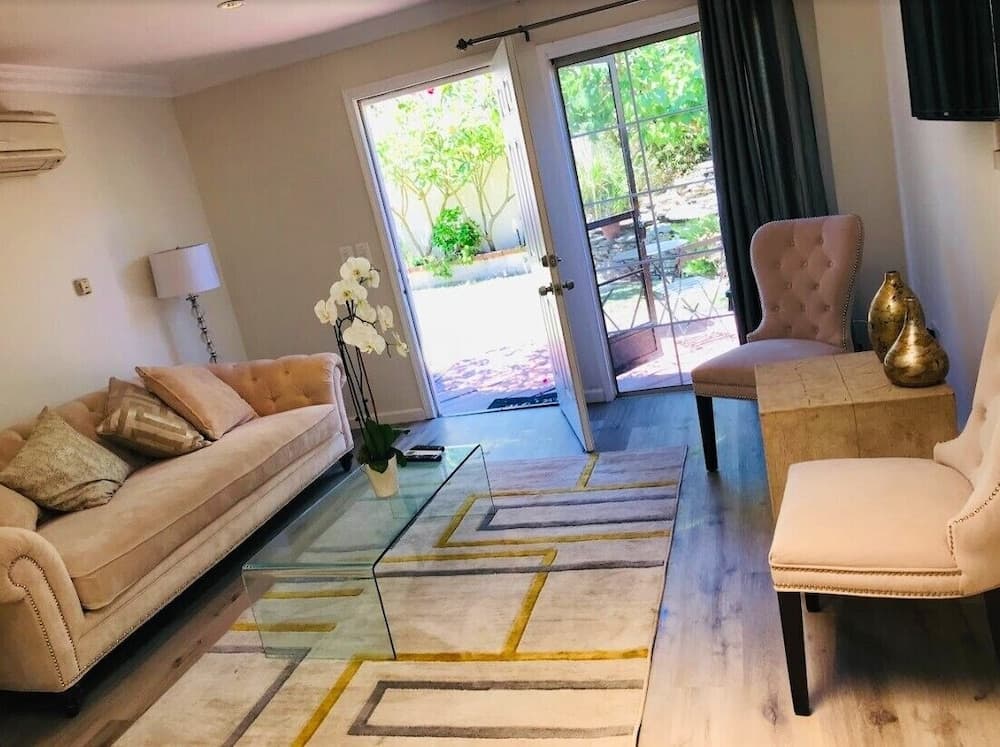 Photograph supplied for Cozy Beverly Hills Home