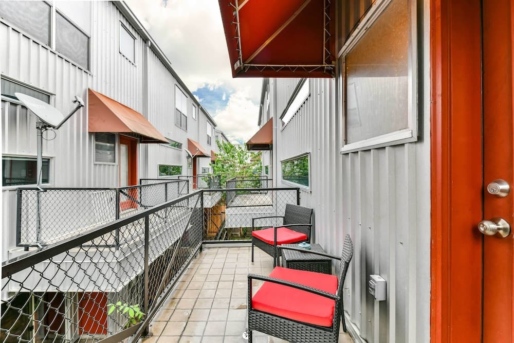 Photograph supplied for Modern Houston Townhome: 5 Miles to Downtown!