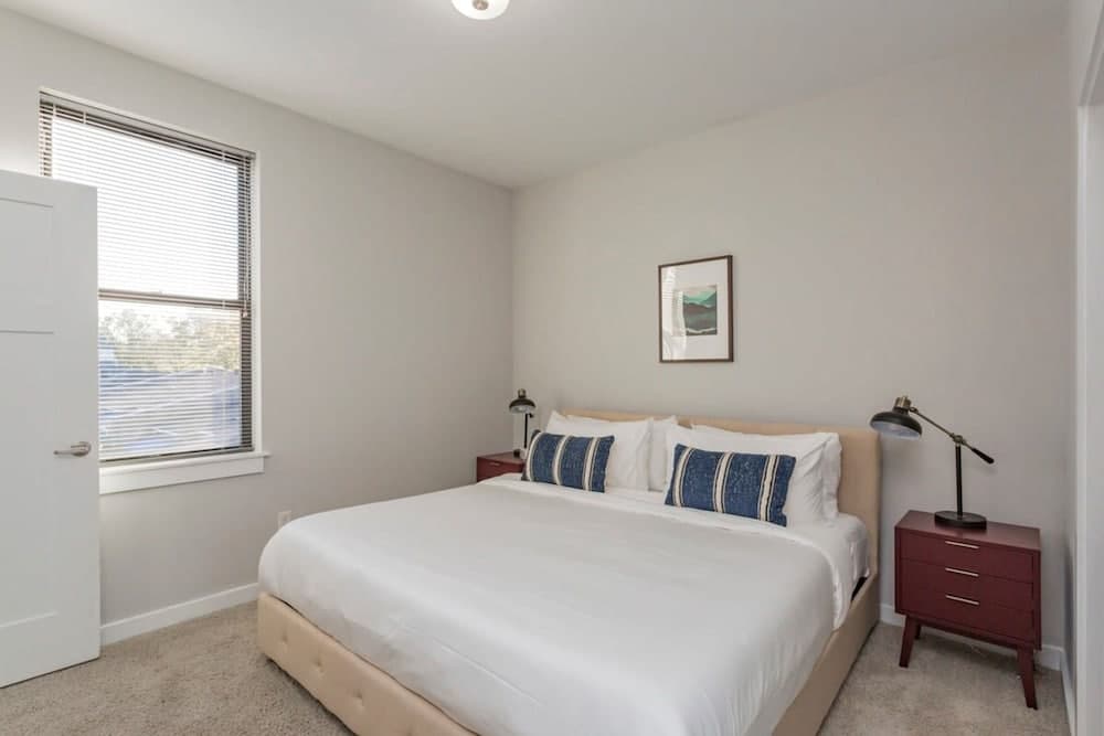 Photograph supplied for Cozysuites Music Row Stylish 2BR Free Parking 44
