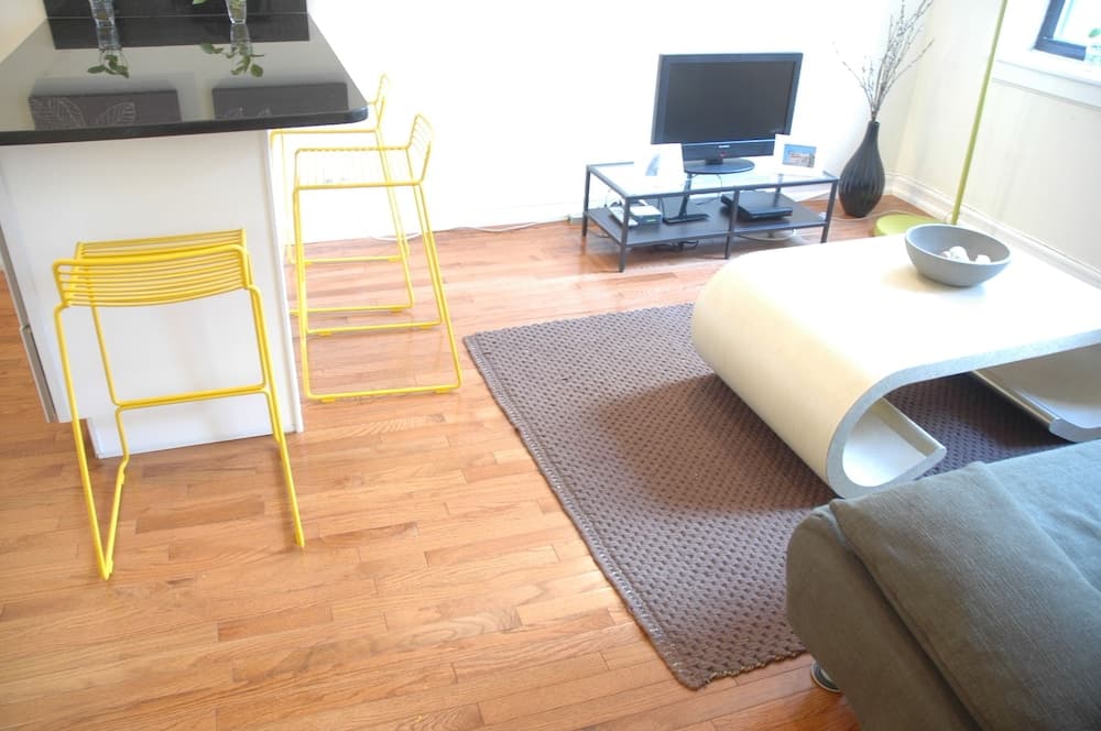 Photograph supplied for Midtown East 1BR Six DR27