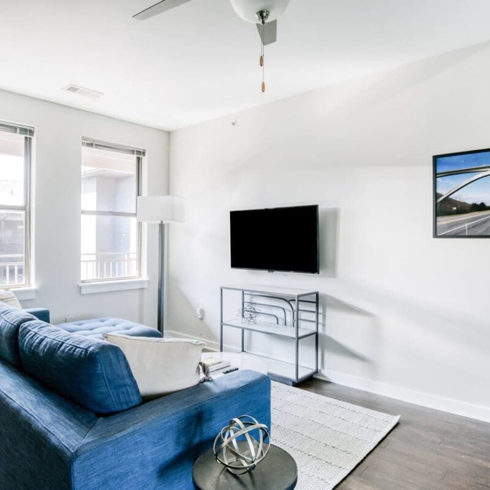 Photograph supplied for Cozysuites Music Row Modern 1BR w Free Parking 32