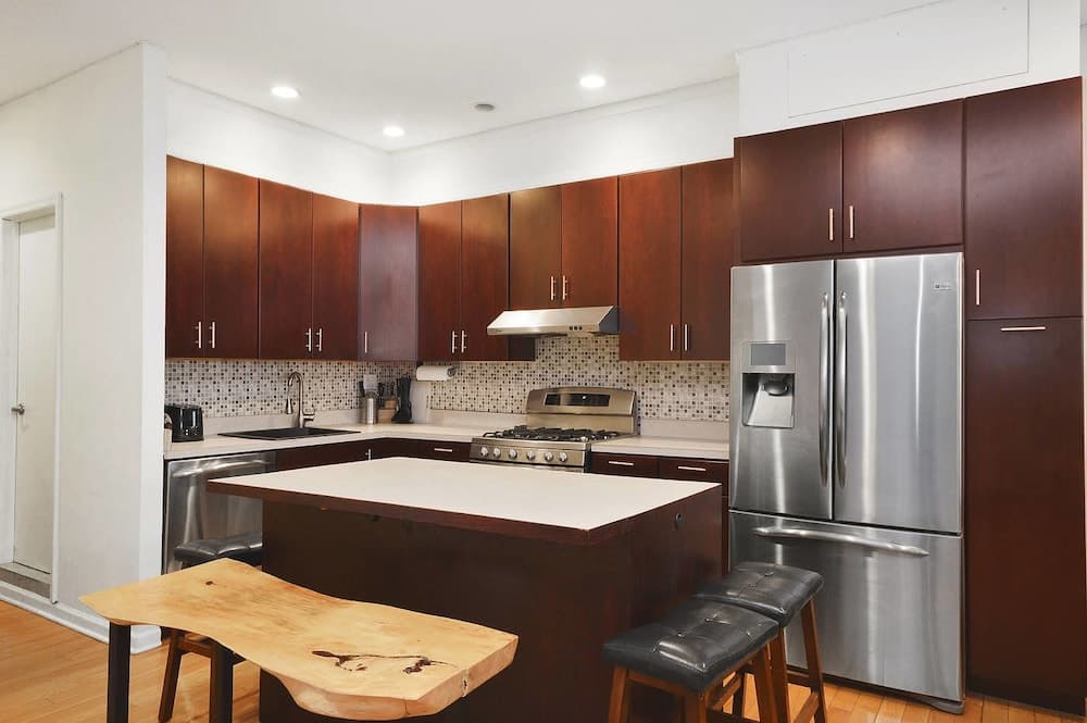 Photograph supplied for Midtown East 2BR 2Bath Apartment DR 28