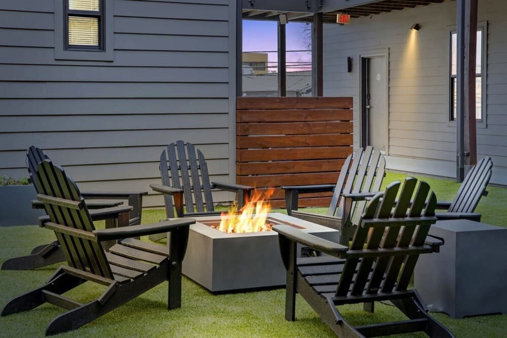 Photograph supplied for Cozysuites Music Row Modern 1BR w Free Parking 32