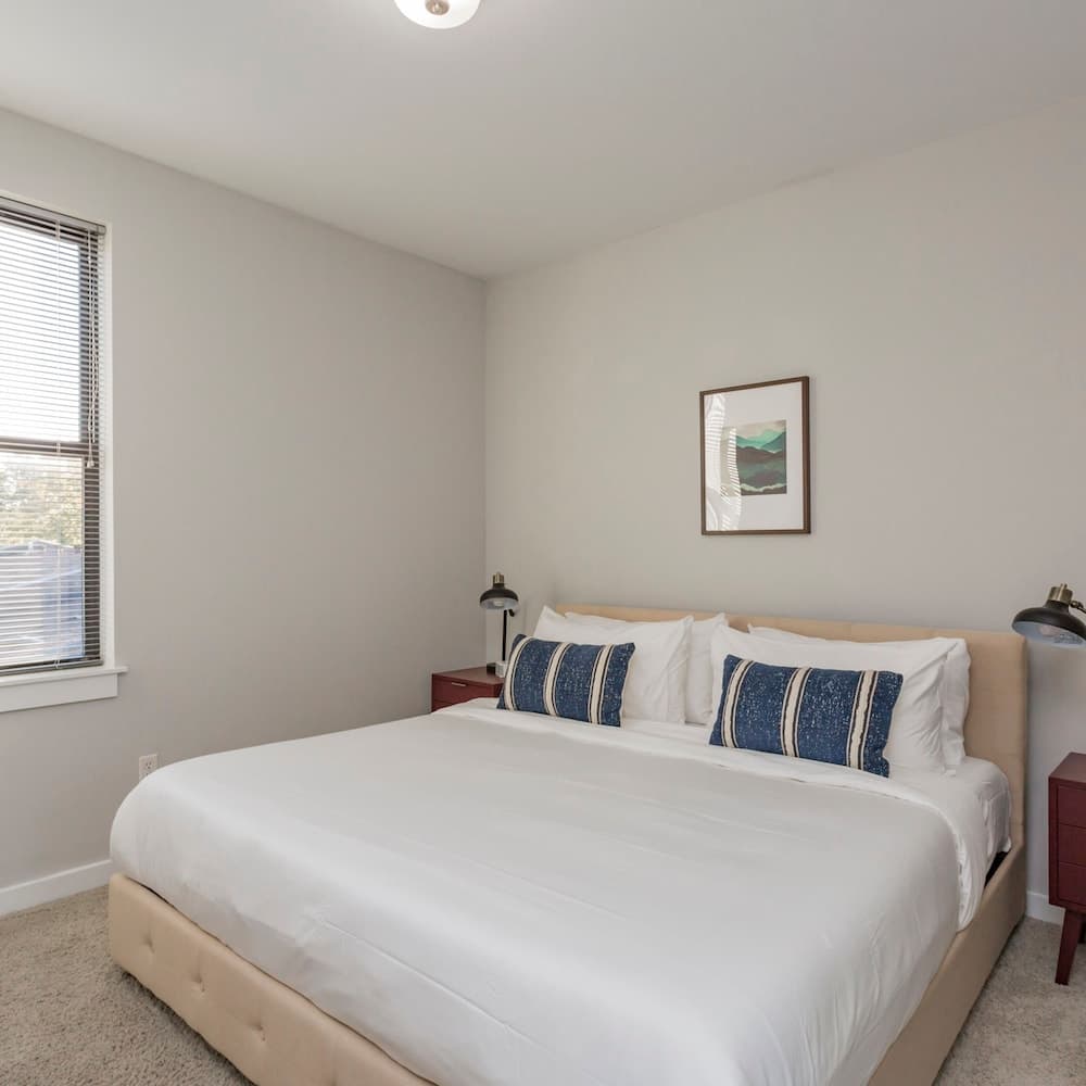 Photograph supplied for Cozysuites Music Row Stylish 2br-free Parking 14