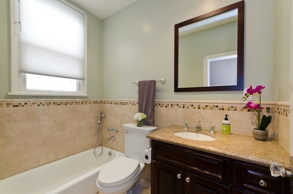 Photograph supplied for LA157 2 Bedroom Apartment By Senstay