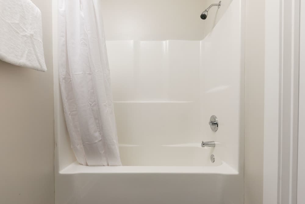 Photograph supplied for Cozysuites Music Row Spacious 2BR Free Parking 40