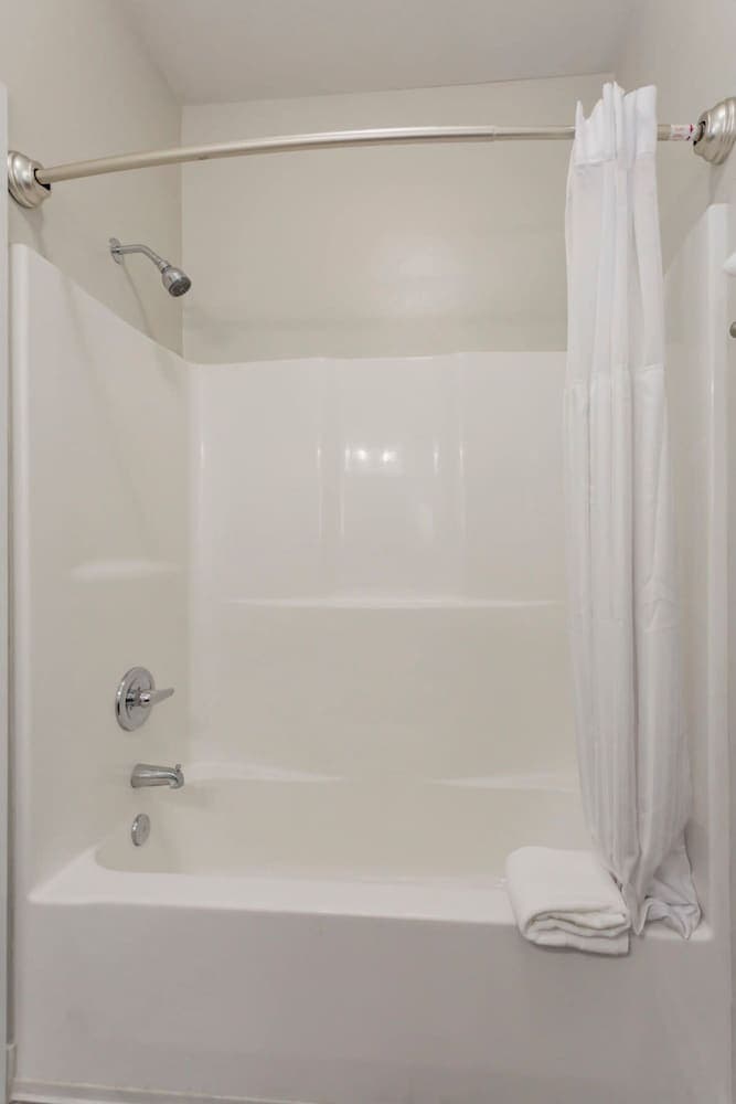 Photograph supplied for Cozysuites Music Row Stylish 2br-free Parking 29