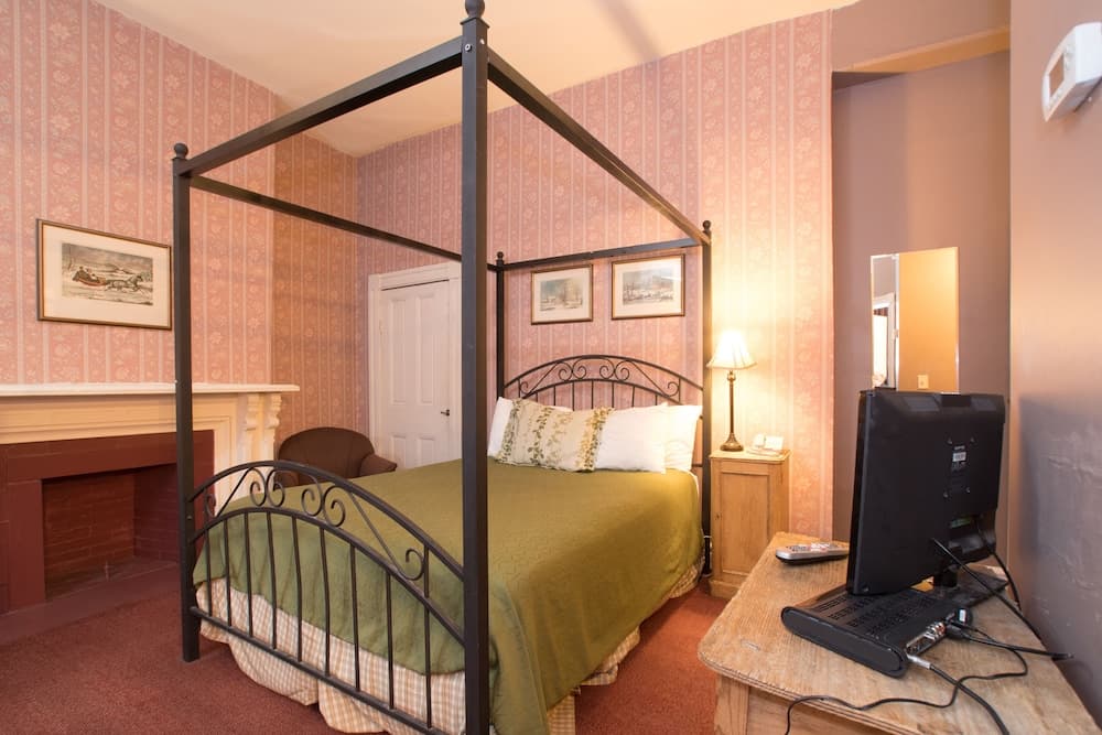 Photograph supplied for Biltmore Suites Hotel
